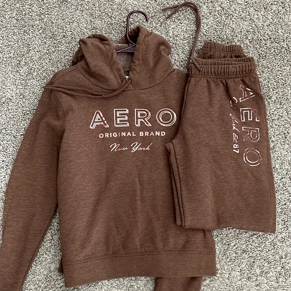 AERO SWEAT PANTS AND SWEATER